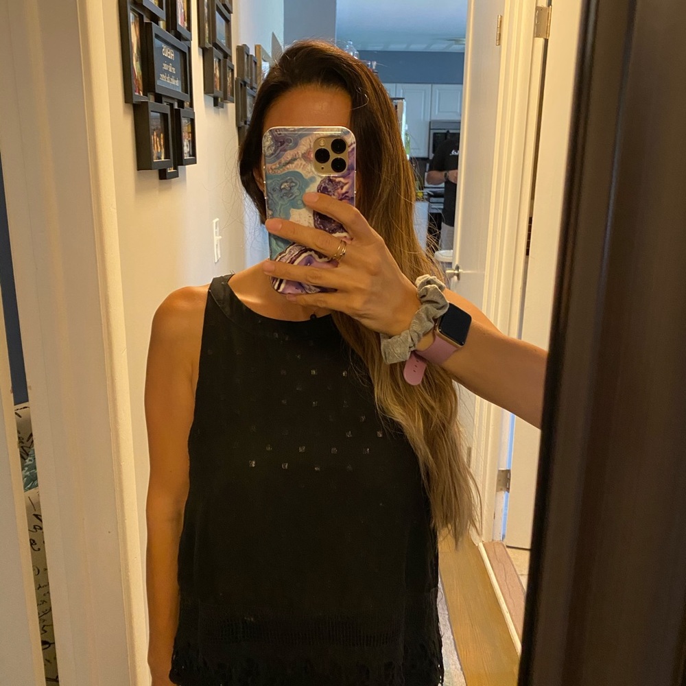 Women’s crop style black tank